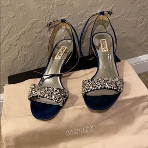 Badgley mischka navy block heels